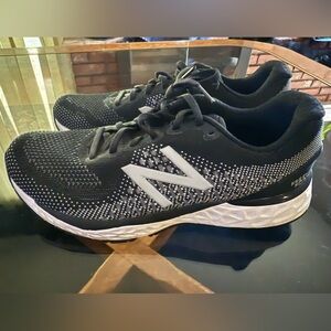New Balance 880 Black and Gray Athletic Shoes